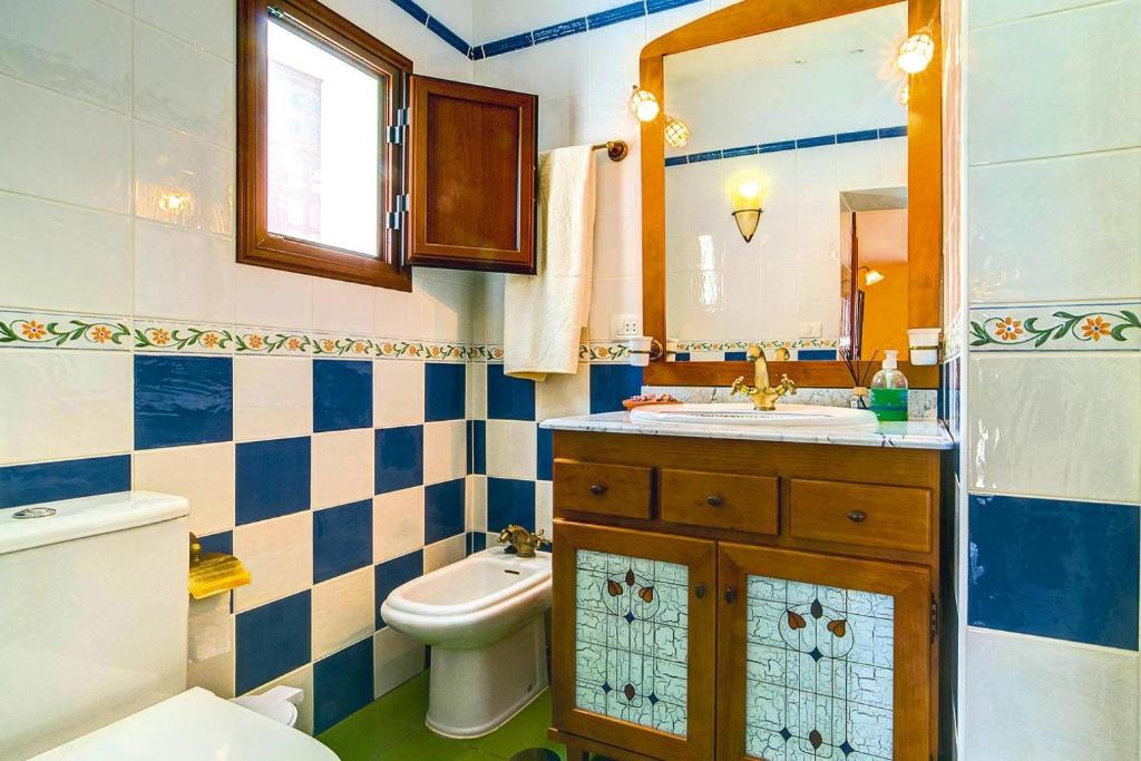 A bathroom at Finca La Hoya, El Tanque