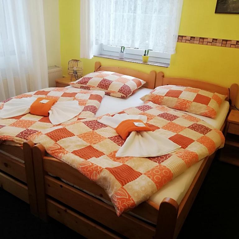 Postel nebo postele na pokoji v ubytování Pension Pastis
