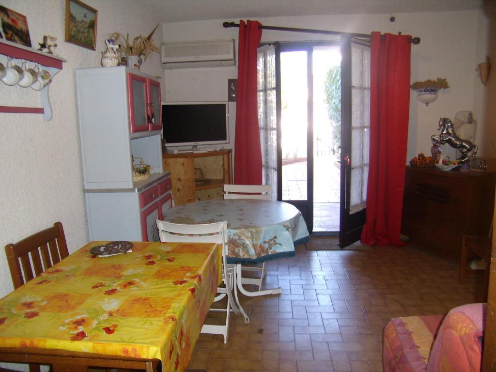 Телевизор и/или развлекательный центр в Réf LS 149 : Studio 4 pers Rés le Trident n°63