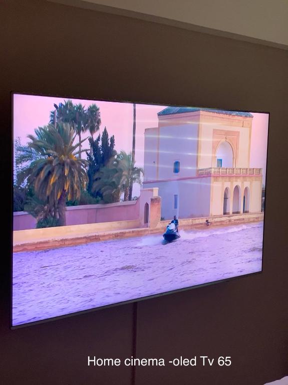 TV a/nebo společenská místnost v ubytování Eva suite Vip excellent studio 1