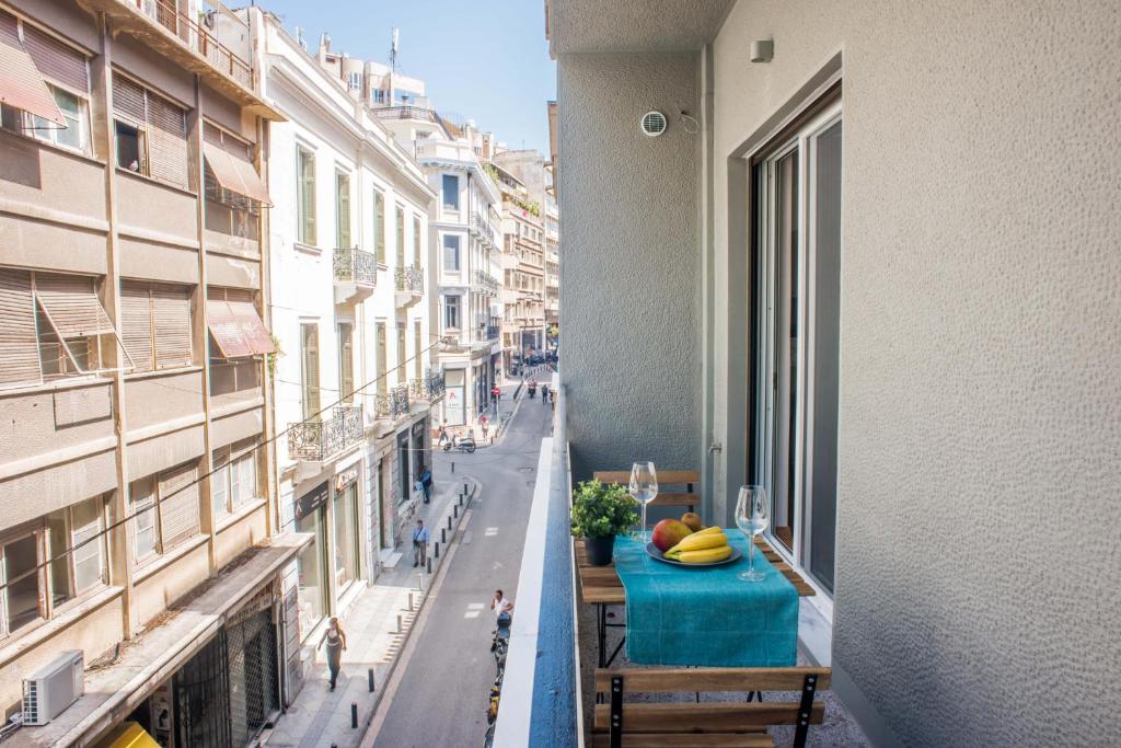 A balcony or terrace at A23 Premium suite with balcony near Parthenon