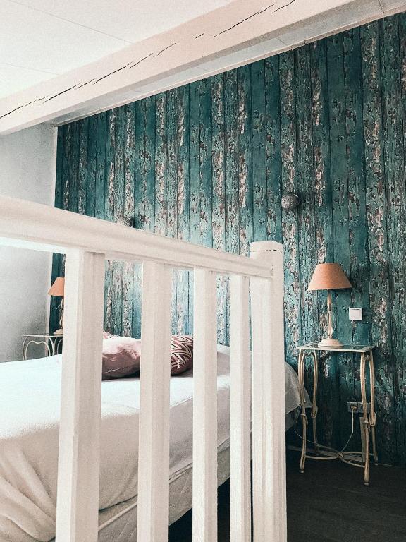 Postel nebo postele na pokoji v ubytování Auberge Des Pins