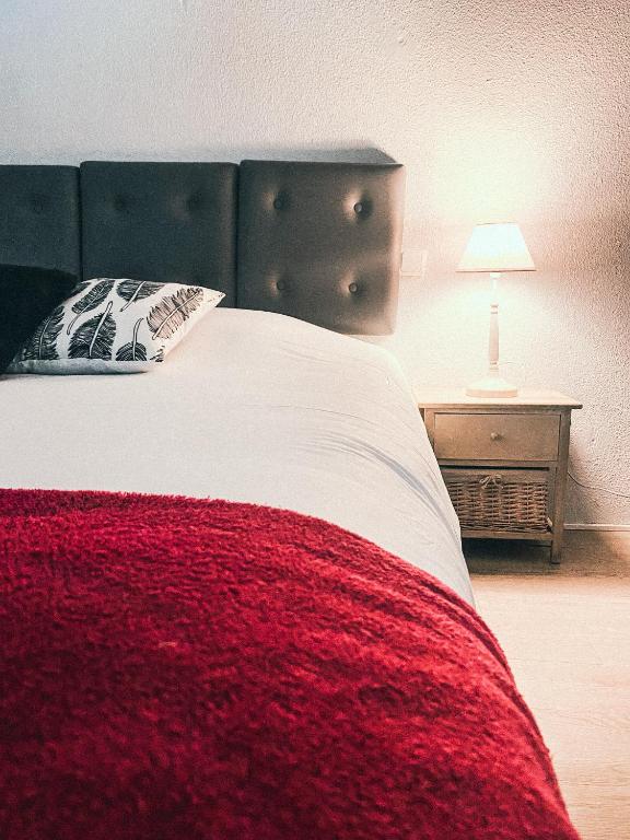 Postel nebo postele na pokoji v ubytování Auberge Des Pins