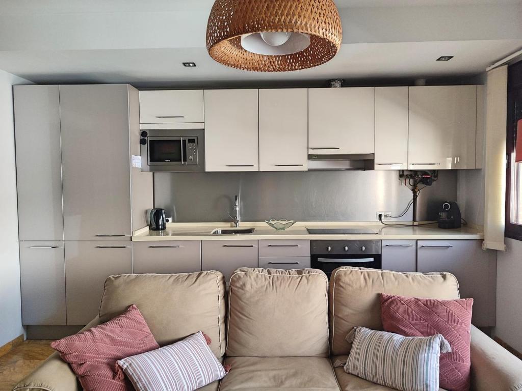 Amplio y Moderno Apartamento Lorenzo Ferreira - Housity
