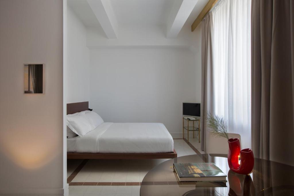 Łóżko lub łóżka w pokoju w obiekcie Corso Novara 5 Design Apartments