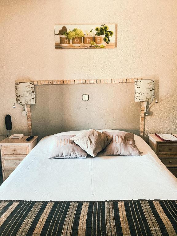 Postel nebo postele na pokoji v ubytování Auberge Des Pins