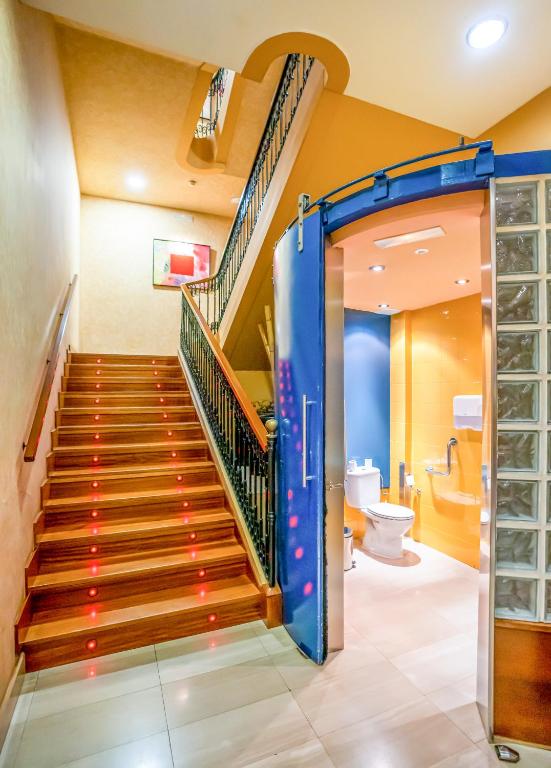 Victoria 4 Puerta del Sol, Madrid – Updated 2023 Prices