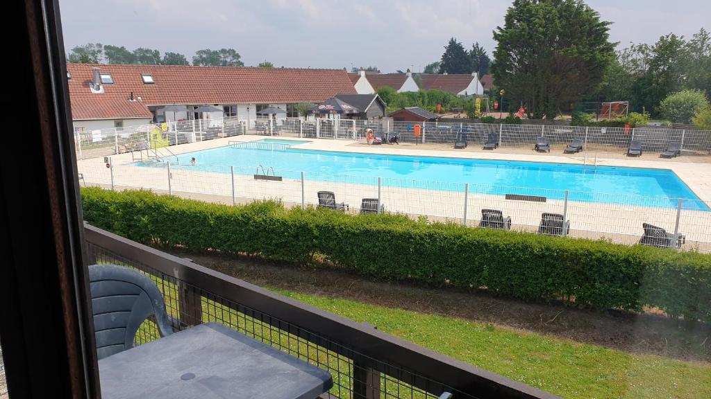 Bazén v ubytování Vakantie appartement BePinay15 nebo v jeho okolí