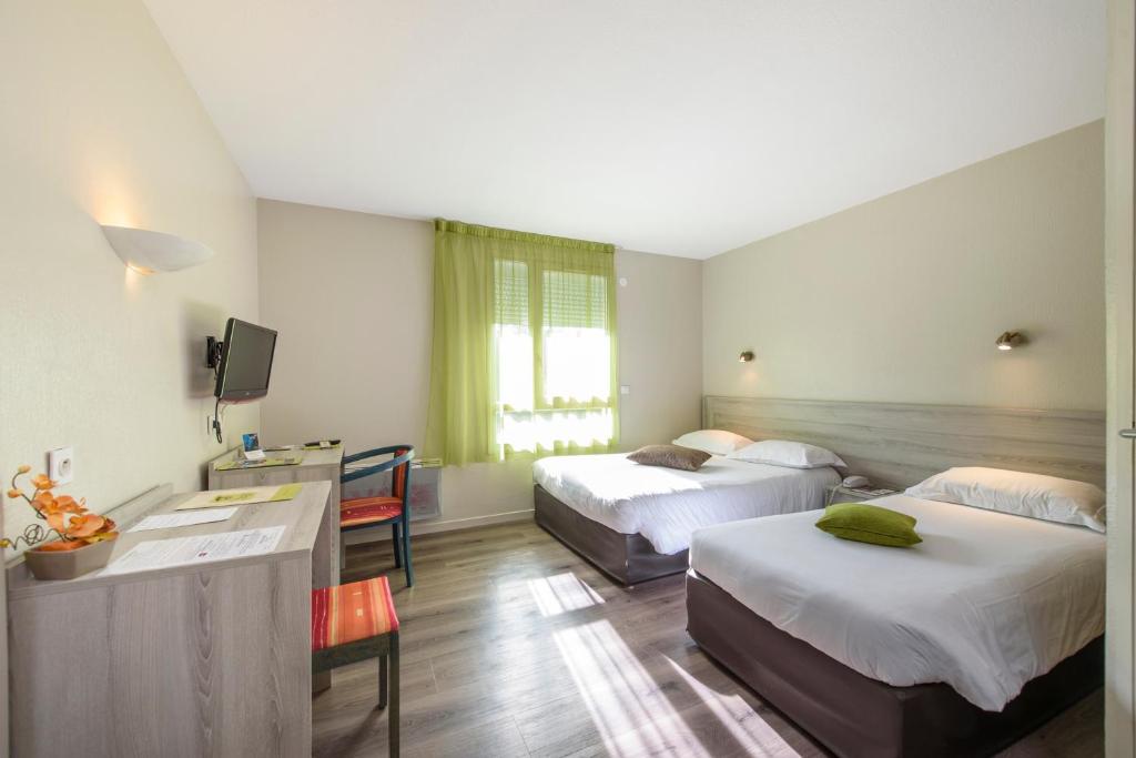Postel nebo postele na pokoji v ubytování Hotel Le Chatard