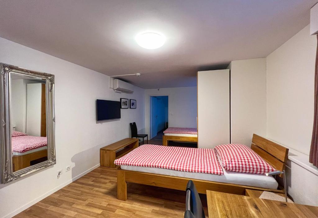 Postel nebo postele na pokoji v ubytování Hotel Hecht