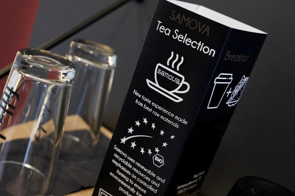 Příslušenství pro přípravu čaje a kávy v ubytování SMARTY Hotel Euler Homburg, Saar - KONTAKTLOSER SELF CHECK-IN
