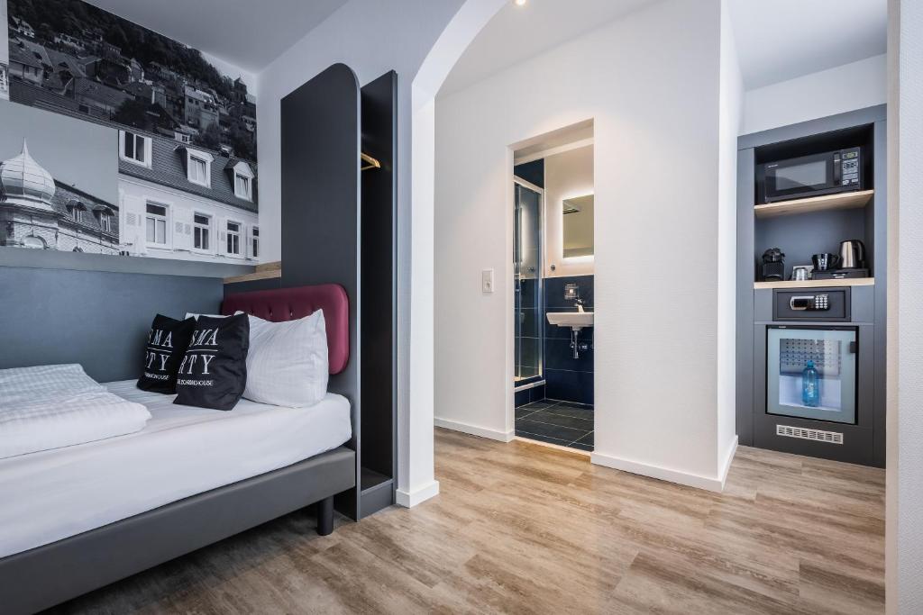 Postel nebo postele na pokoji v ubytování SMARTY Hotel Euler Homburg, Saar - KONTAKTLOSER SELF CHECK-IN