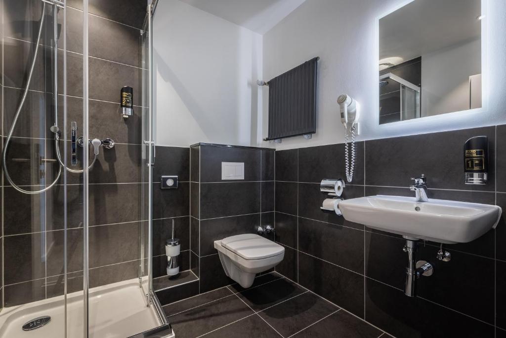 Koupelna v ubytování SMARTY Hotel Euler Homburg, Saar - KONTAKTLOSER SELF CHECK-IN
