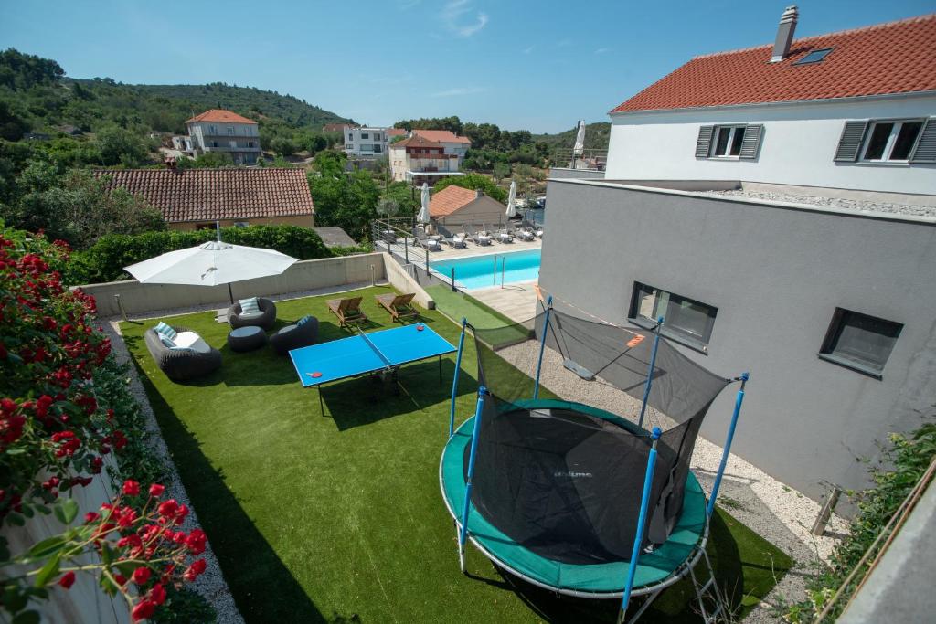 Bazén v ubytování Villa Median nebo v jeho okolí
