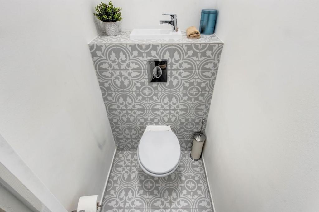 Koupelna v ubytování A5 Apáczai Apartment