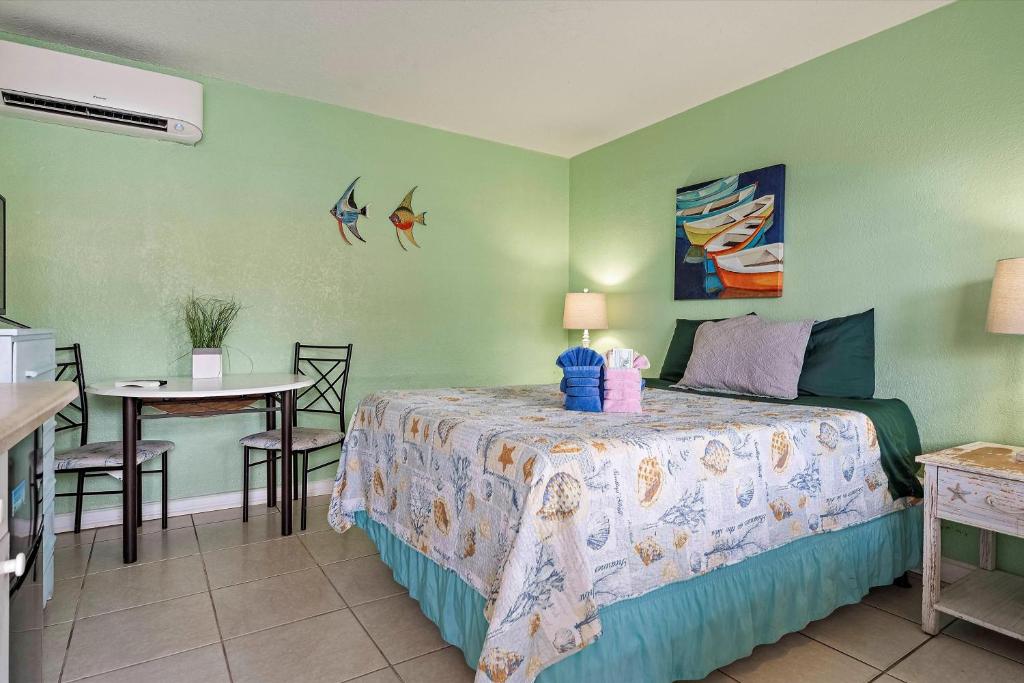 Blind Pass Resort Motel - Queen Studio