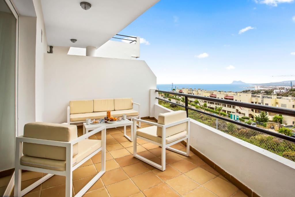 Balkón nebo terasa v ubytování Manilva Townhouse with spectacular views of Gibraltar