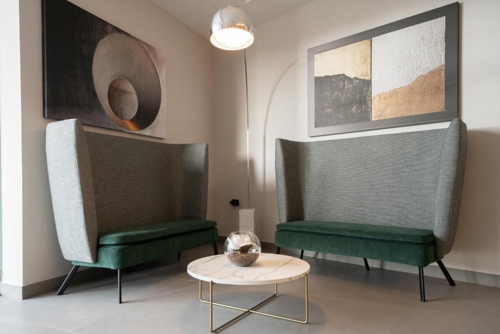Posezení v ubytování Building Hotel