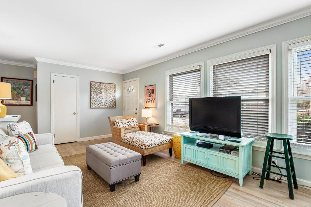 TV/trung tâm giải trí tại 1470 Barbara