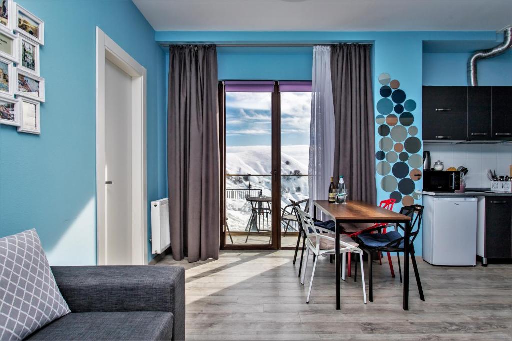 Posezení v ubytování Mountain View 1BR Apartment 101 - Loft 1
