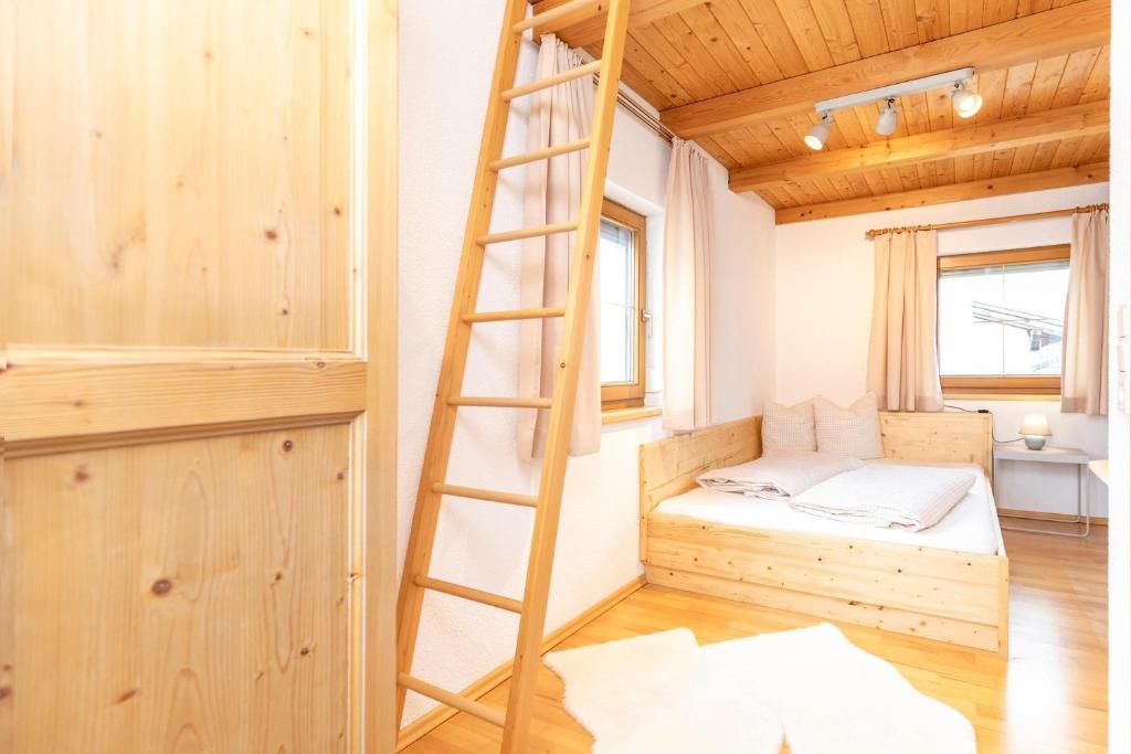 Posteľ alebo postele v izbe v ubytovaní holiday home, Strass im Zillertal