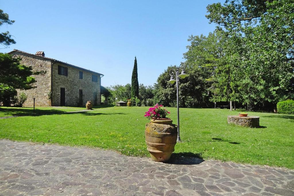 A garden outside Villa in Montaione with Pool & Wine Tasting