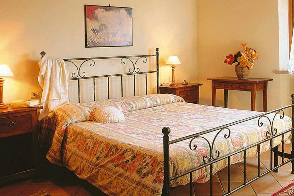 A bed or beds in a room at Villa in Montaione with Pool & Wine Tasting