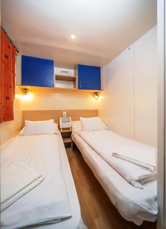 Posteľ alebo postele v izbe v ubytovaní Lipicai Apartmanházak