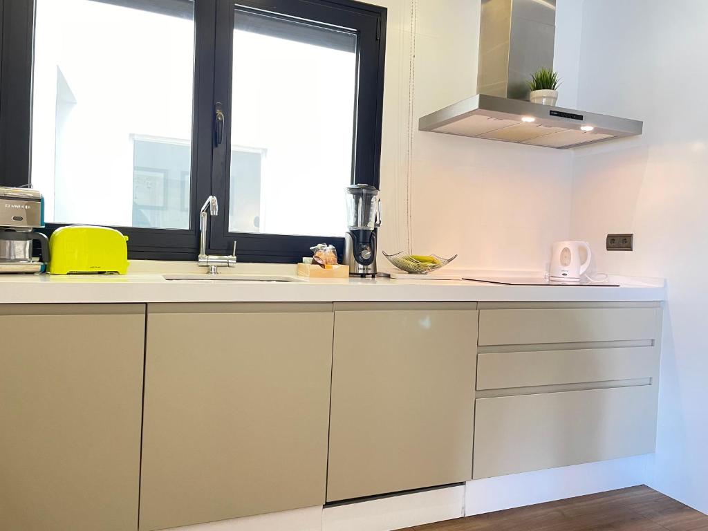 A kitchen or kitchenette at Gav Espinel Ronda Centro