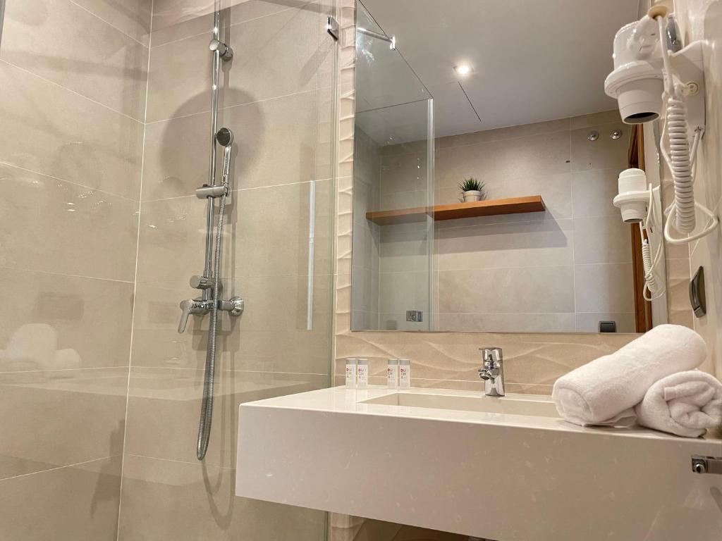 A bathroom at Gav Espinel Ronda Centro