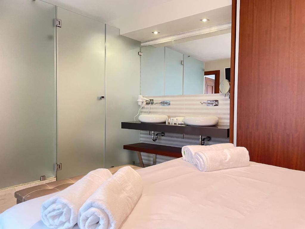 A bed or beds in a room at Gav Espinel Ronda Centro