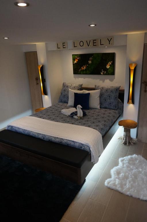 una camera con letto king-size di Lovely Nature a Berck-sur-Mer