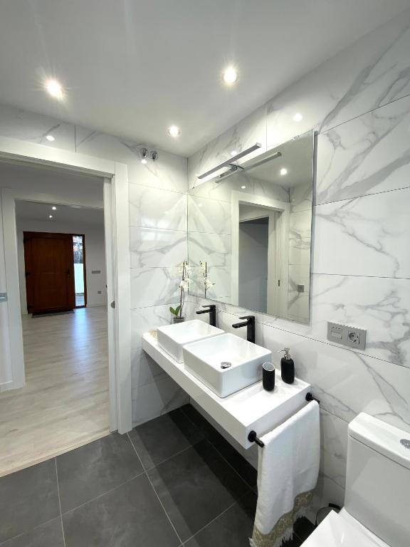 Koupelna v ubytování Apartamentos el Oligo