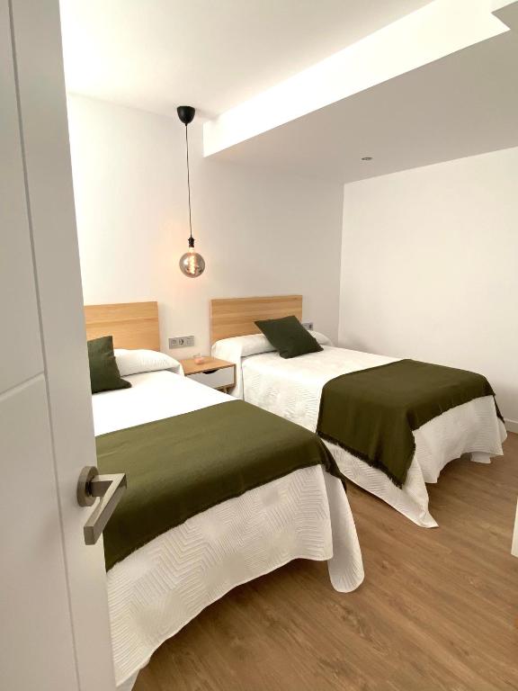 Postel nebo postele na pokoji v ubytování Apartamentos el Oligo