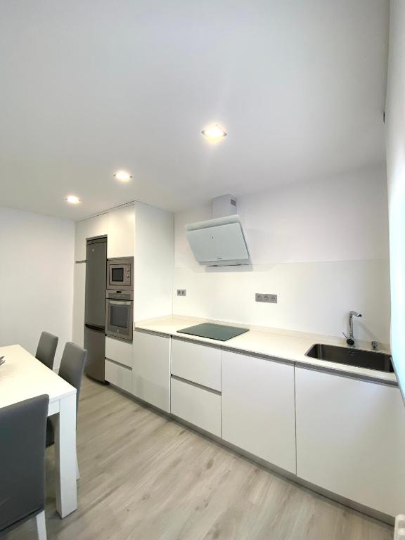Kuchyň nebo kuchyňský kout v ubytování Apartamentos el Oligo