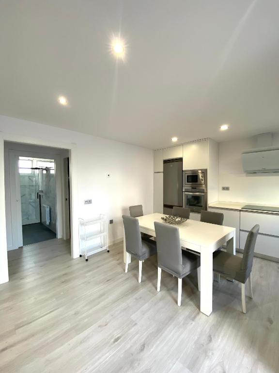 Kuchyň nebo kuchyňský kout v ubytování Apartamentos el Oligo