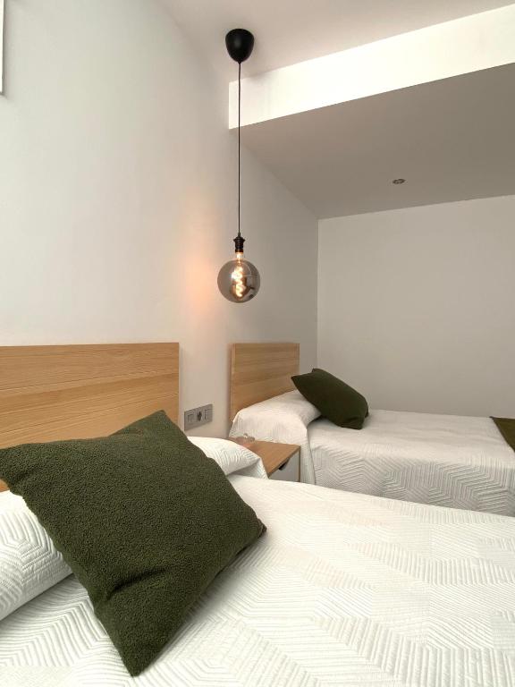Postel nebo postele na pokoji v ubytování Apartamentos el Oligo