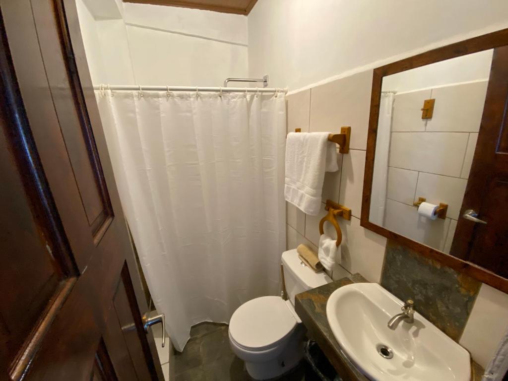 Koupelna v ubytování Hacienda Mi Montañita
