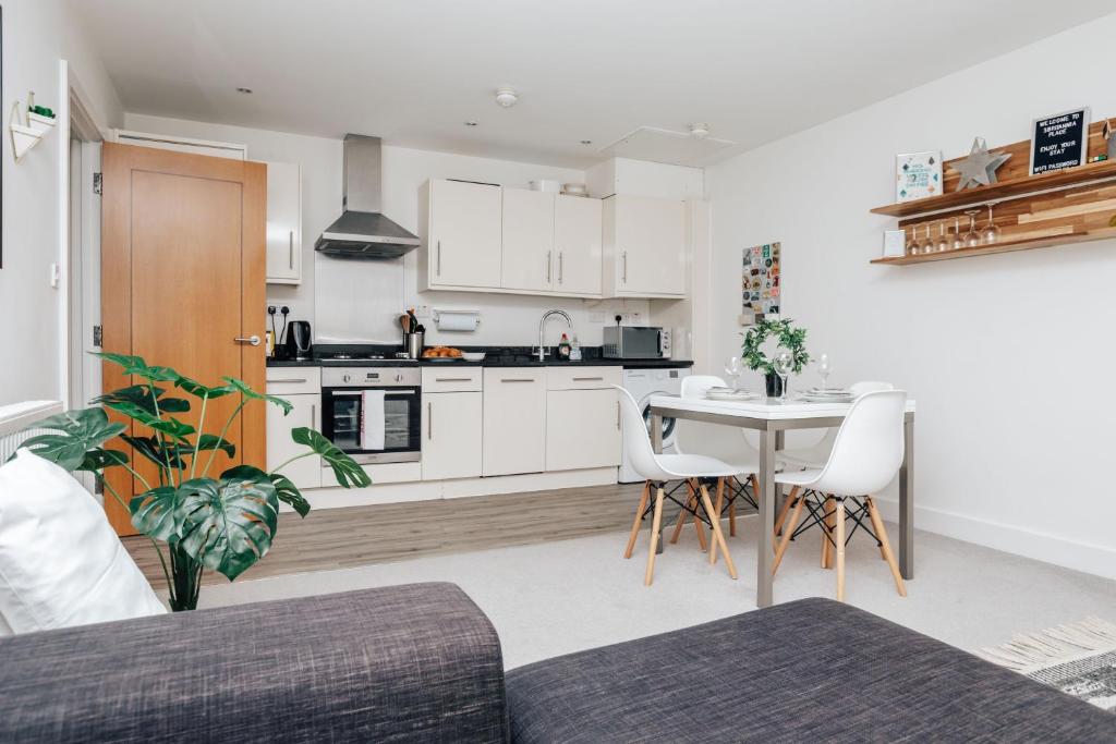 a kitchen and dining room with a table and chairs at Central Modern Flat for 4-6 & dedicated parking in Henley on Thames