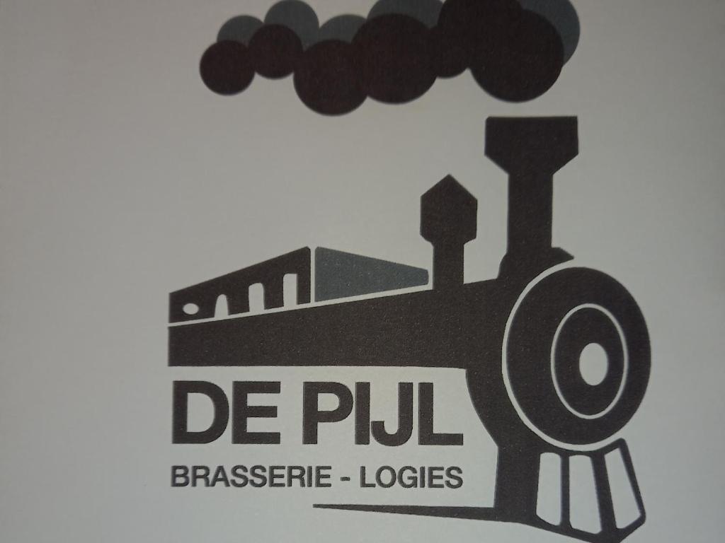 una pegatina de un tren de vapor con las palabras de paullezlez lodges en Brasserie & Logies De Pijl, en Malinas