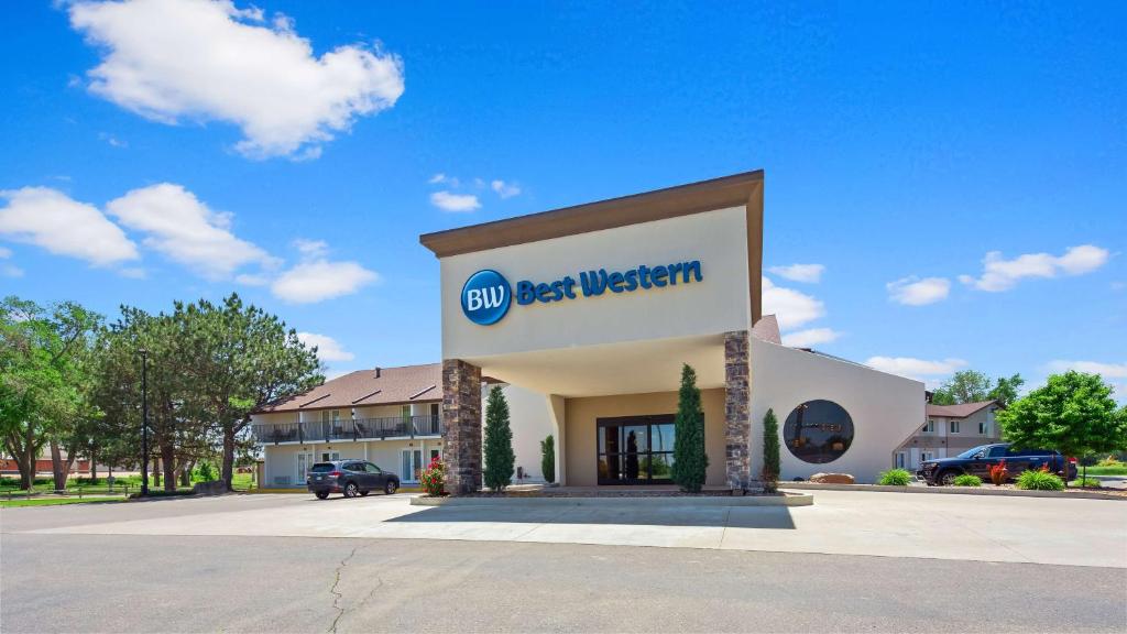 a building with a sign for a best western at Best Western Sundowner in Sterling