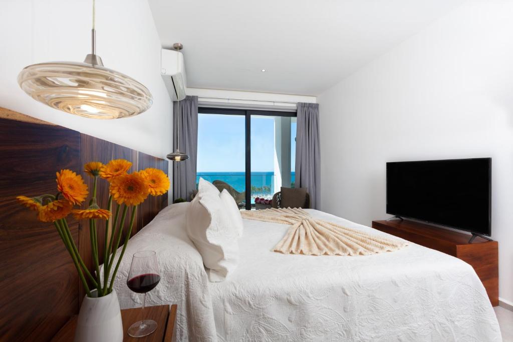 Blue view beauty!  condo with large private terrace