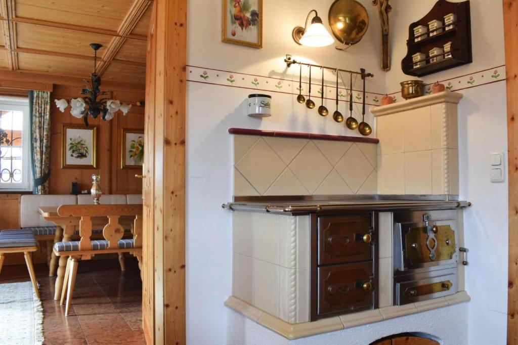 A kitchen or kitchenette at Landhaus Seeleiten am Millstätter See