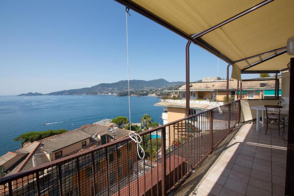 Kép NAUTILUS VISTA MARE MOZZAFIATO a 180 GRADI- POSTO AUTO PRIVATO - 2 CAMERE MATRIMONIALI più 1 DIVANO LETTO SINGOLO-SKY,NETFLIX-WIFI 200MG szállásáról Rapallóban a galériában