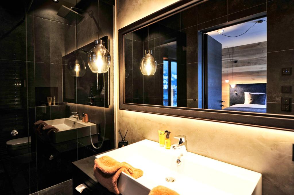 Kúpeľňa v ubytovaní Alpine Penthouse in der Residenz Silvretta - Stunning & Luxurious, inclusive Silvretta Card Premium