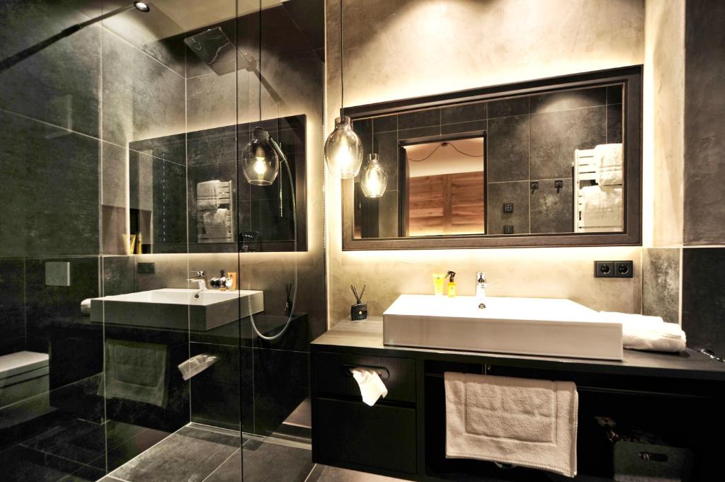 Kúpeľňa v ubytovaní Alpine Penthouse in der Residenz Silvretta - Stunning & Luxurious, inclusive Silvretta Card Premium