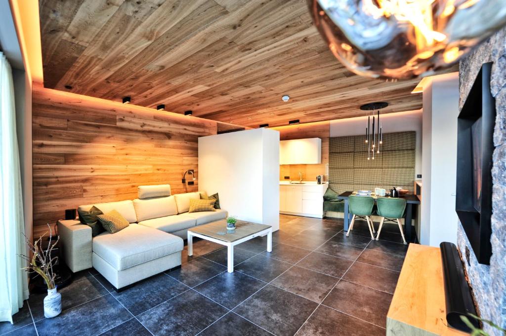 Posezení v ubytování Alpiner Glam Penthouse in der Residenz Silvretta - Inklusive Silvretta Card Premium