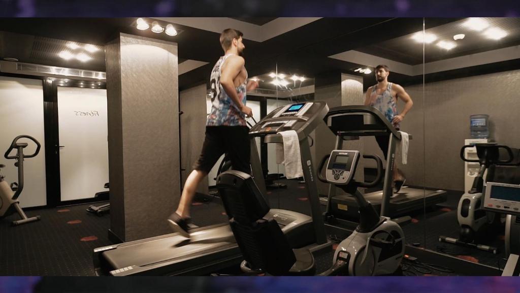 Fitness centrum a/nebo fitness zařízení v ubytování Le Rex Hôtel