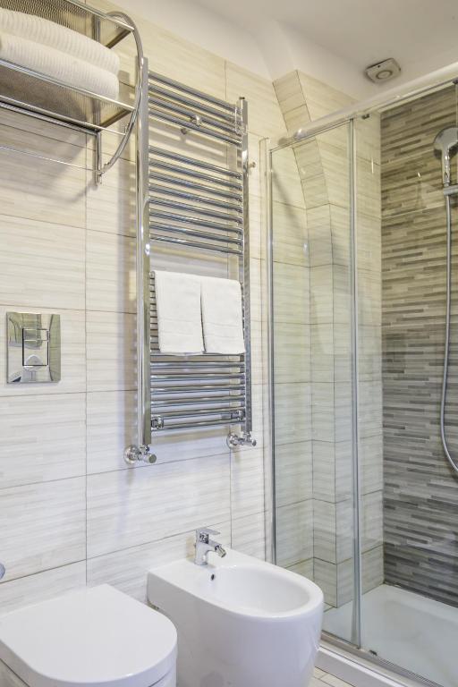 Parthenope Suite Rooms Vomero Vanvitelli a 2 min quartieri spagno via Toledo - 7