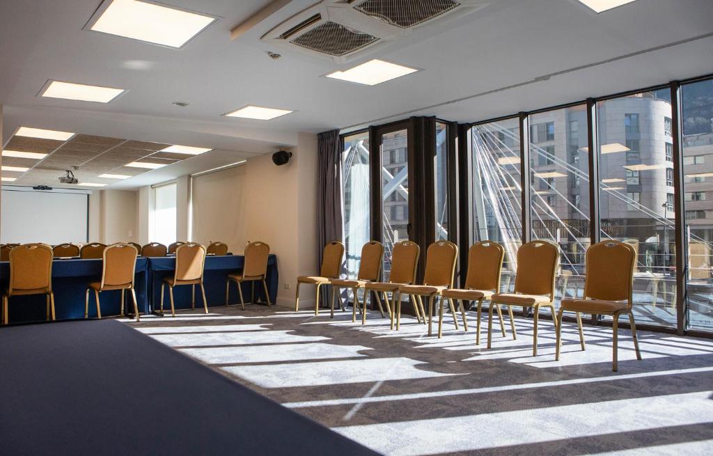 The business area and/or conference room at Hotel Màgic Andorra
